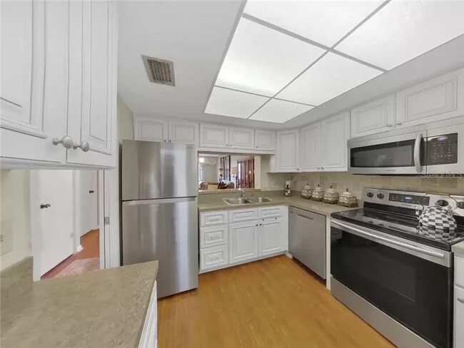 Kitchen - 2621 Cove Cay Dr