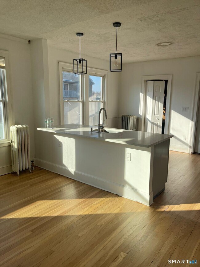 Foto del edificio - 69 Kimball Dr