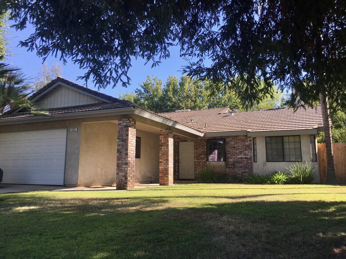 Primary Photo - Beautiful Northeast Fresno 3/2