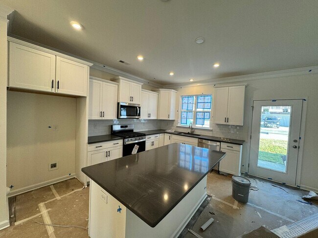Building Photo - 6191 Belay Dr, North Chesterfield, VA, 23234