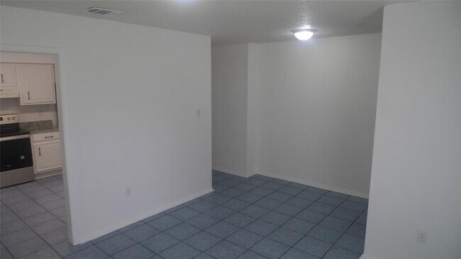 Building Photo - 14019 Montaigne Dr