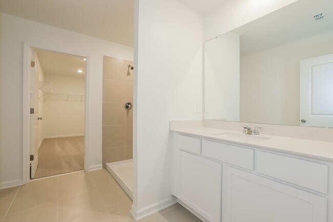 Building Photo - 2478 McKinley Dr