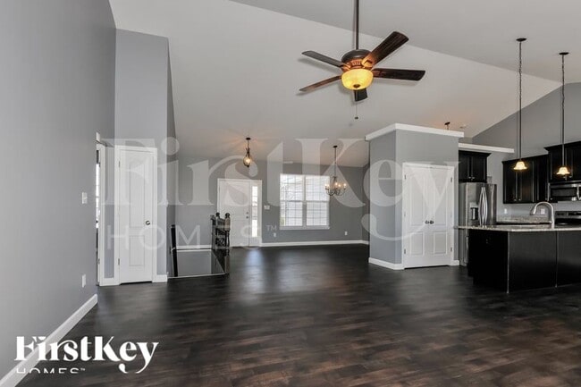 Building Photo - 221 Lonepine Dr