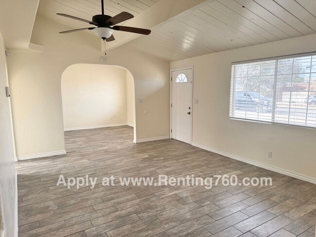 Building Photo - Cute and Cozy 2 Bed Home!