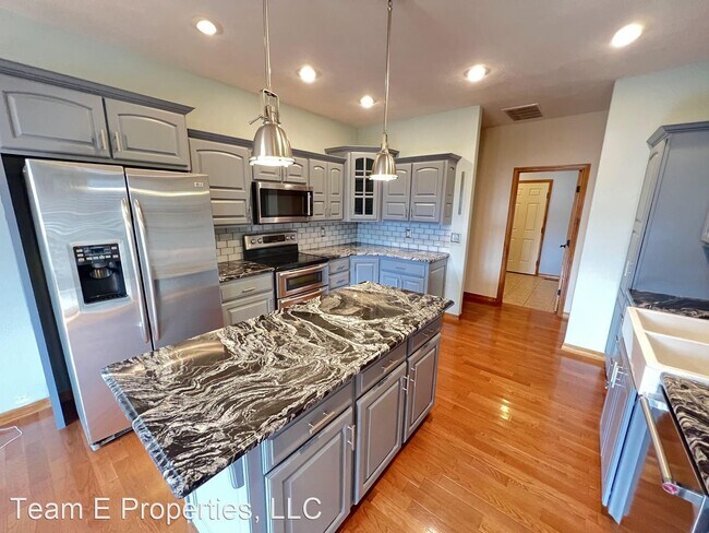 Foto del edificio - 4 br, 3 bath House - 1452 N. Marlowe Ave.