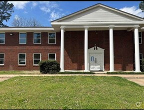 Building Photo - 7800 Choctaw Rd