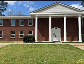 Building Photo - 7800 Choctaw Rd