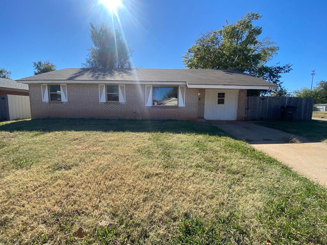 Primary Photo - Charming 5 Bedroom House