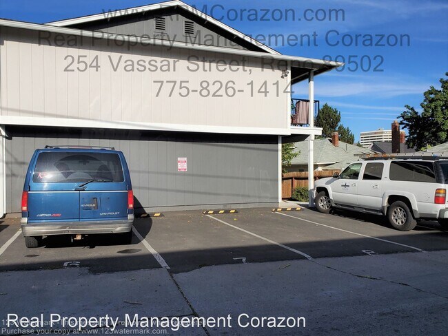 Foto del edificio - 822 Holcomb Ave