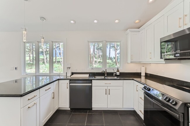 Foto del edificio - GORGEOUS 4BD/ 3BA MOUNTAIN HOME in Boulder, CO- Available 7/10/26!