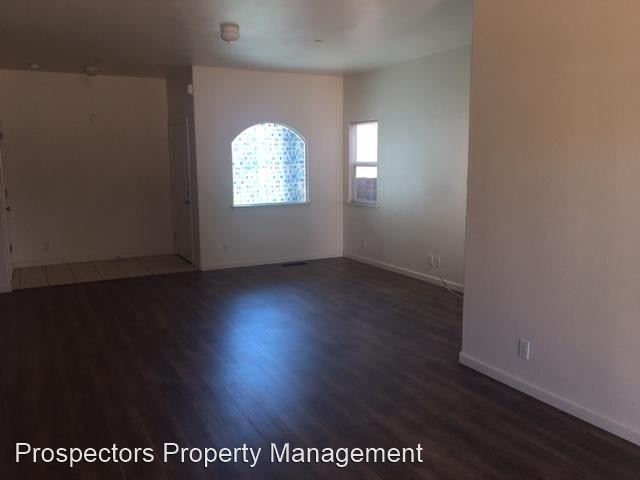 Building Photo - 4 br, 2.5 bath House - 16925 Church St