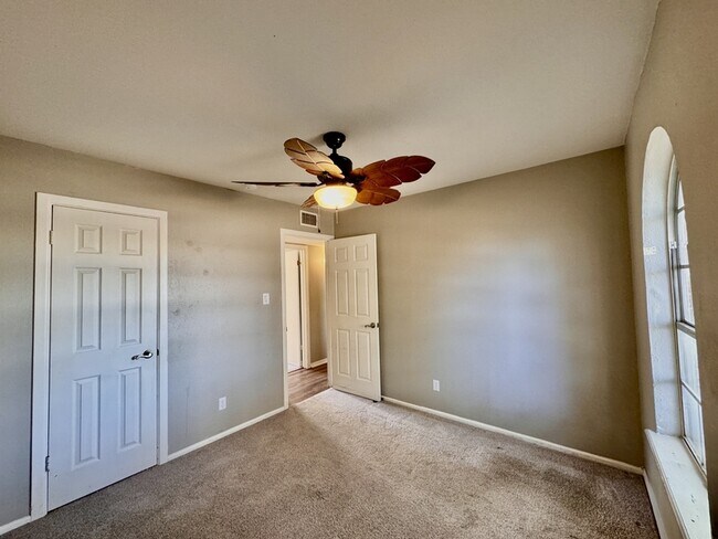 Building Photo - 5122 Fairway Blvd