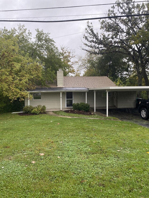Primary Photo - 109 Palisades Ln