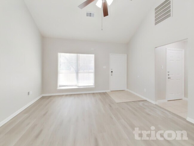 Building Photo - 21214 Peachvine Ln