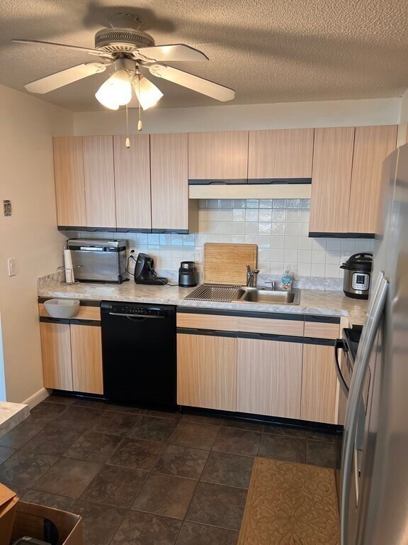 Building Photo - 200 Cove Way
