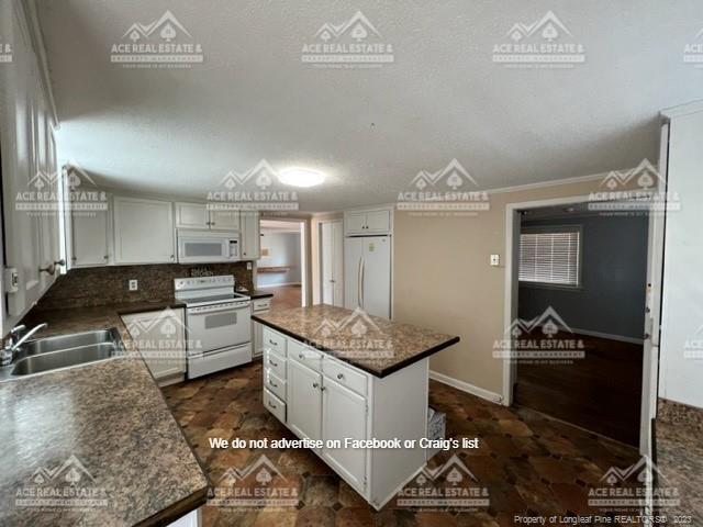 Foto del edificio - 5741 Camden Rd