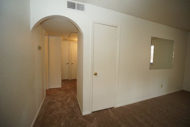 Foto del edificio - 3029 N Rockwell Ave