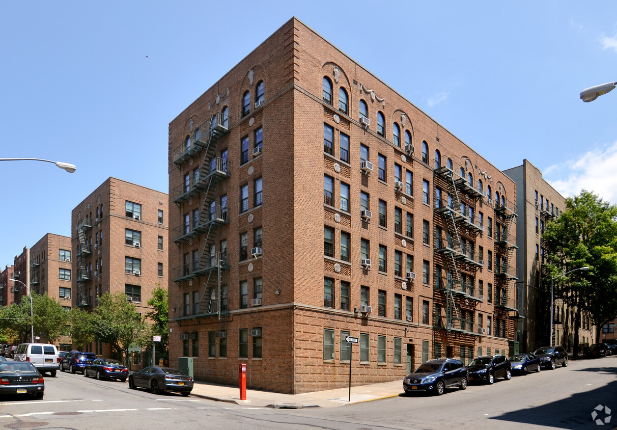 Primary Photo - 1512 Townsend Ave