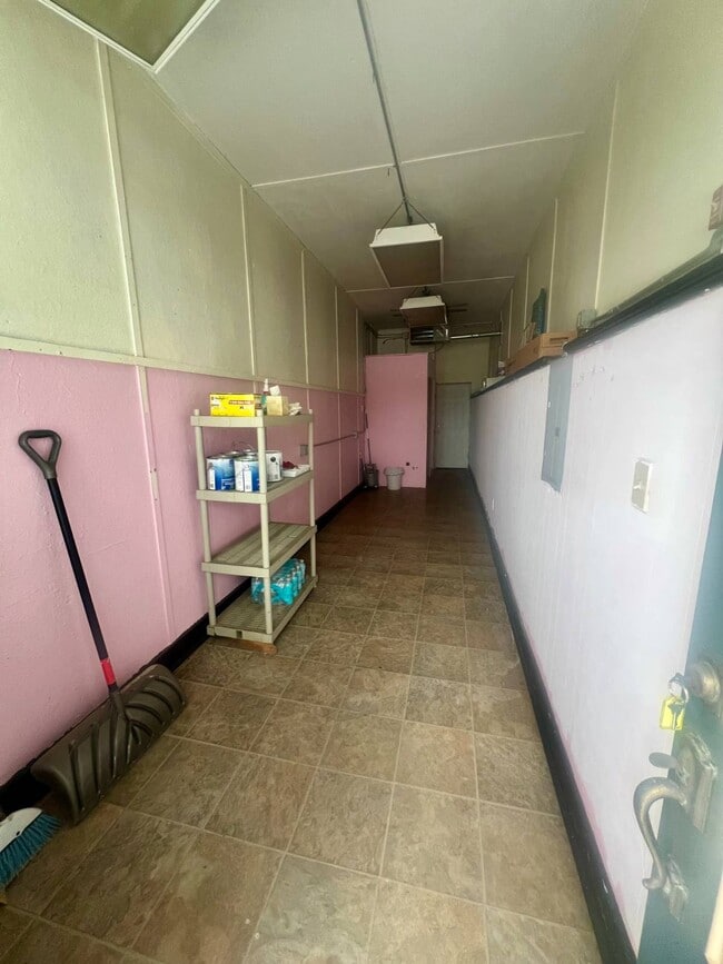 Building Photo - 47 Bridge St