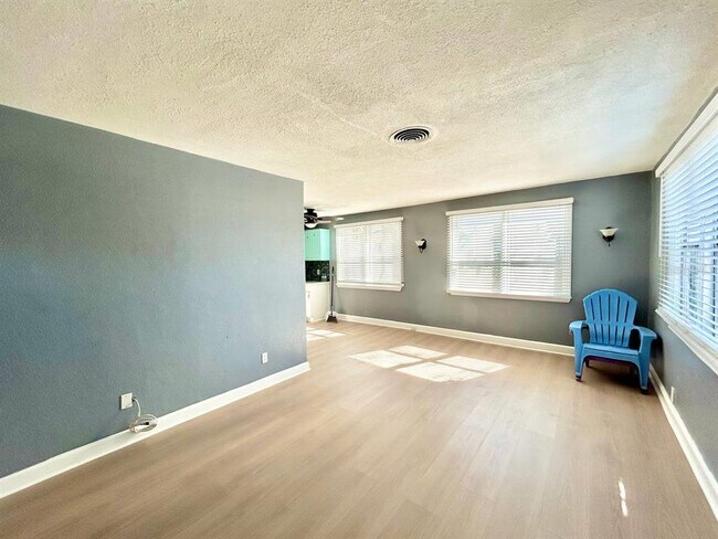 Foto del edificio - 2720 Edwards Ave S