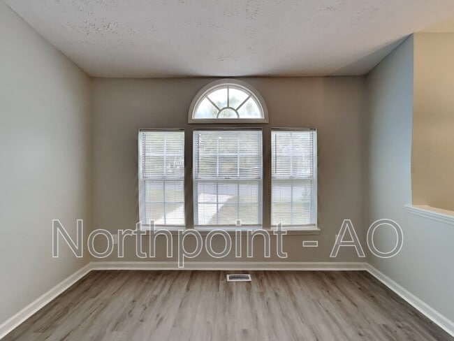 Building Photo - 101 Adlett Ln