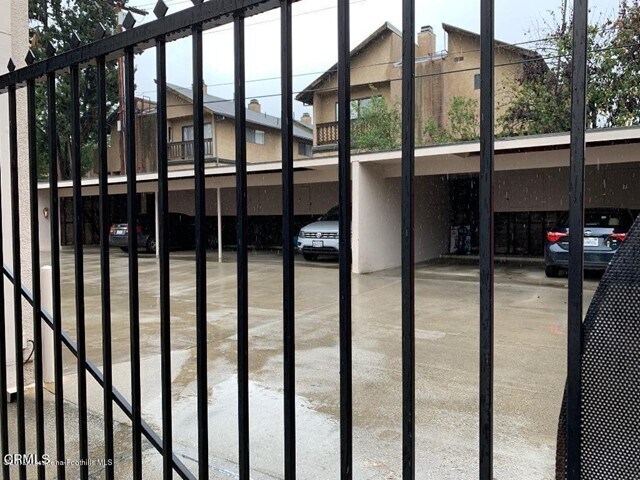 Building Photo - 48 S Oak Ave