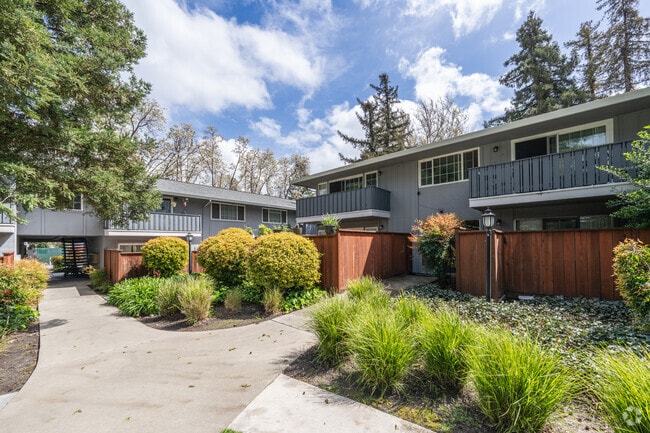 exterior - Greenwood Apartments