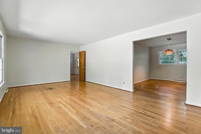 Foto del edificio - 2710 Hidden Valley Rd