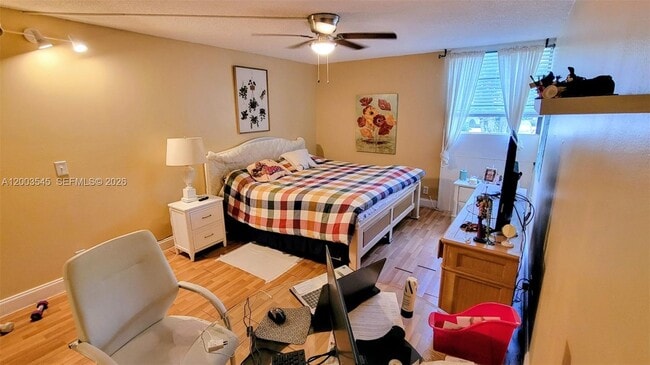 Foto del edificio - 3101 N Country Club Dr