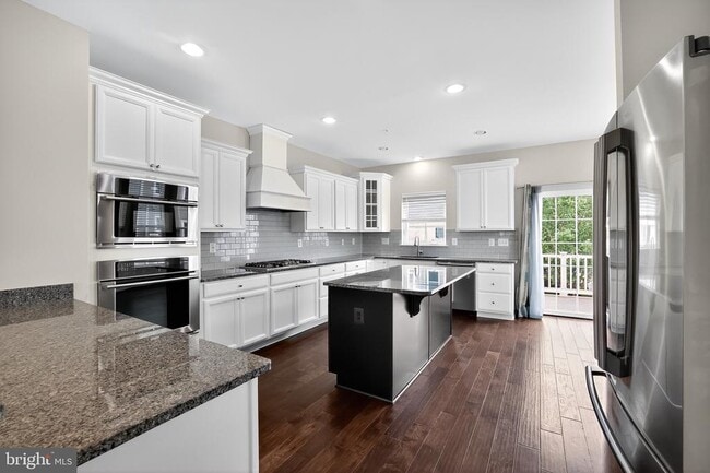 Building Photo - 7049 Banbury Dr