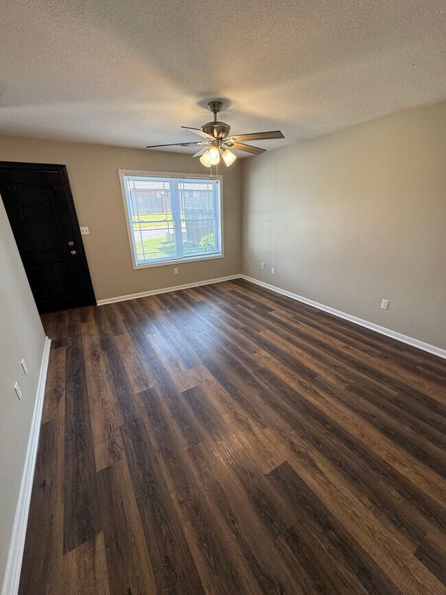 Foto del edificio - 3 Bedroom 1.5 Bathroom with Garage