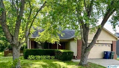 Building Photo - 158 Hollington Dr NE