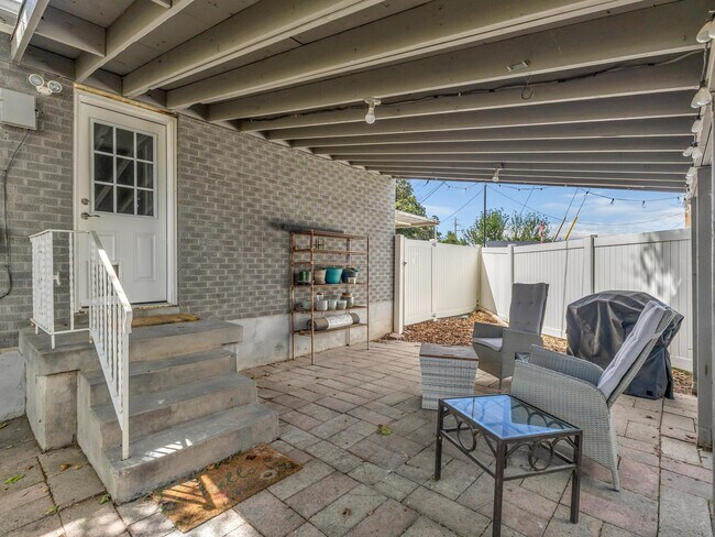 Building Photo - 1795 Gundersen Ln S