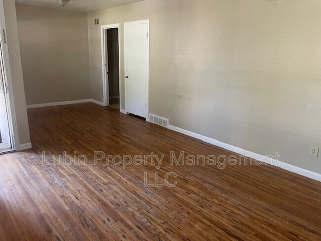 Building Photo - 4244 Coventry Dr