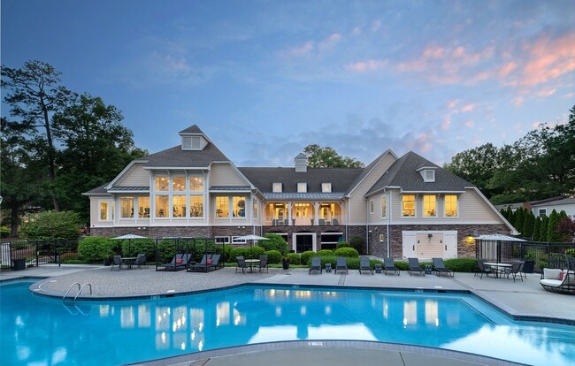 Building Photo - Kings Crossing