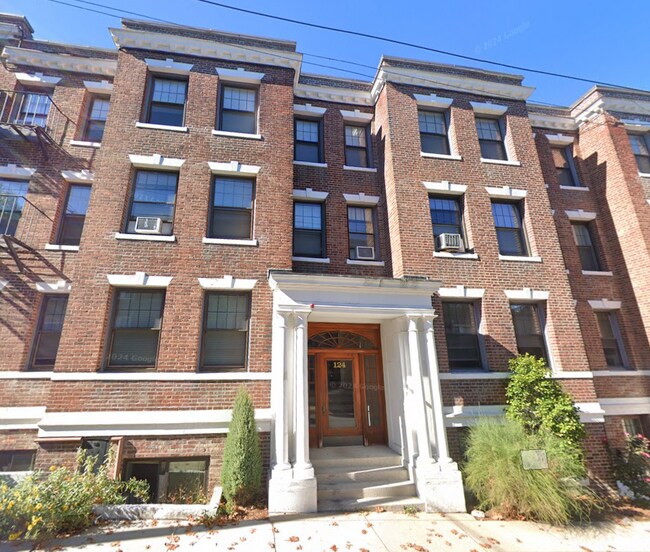Building Photo - 124 Sutherland Rd