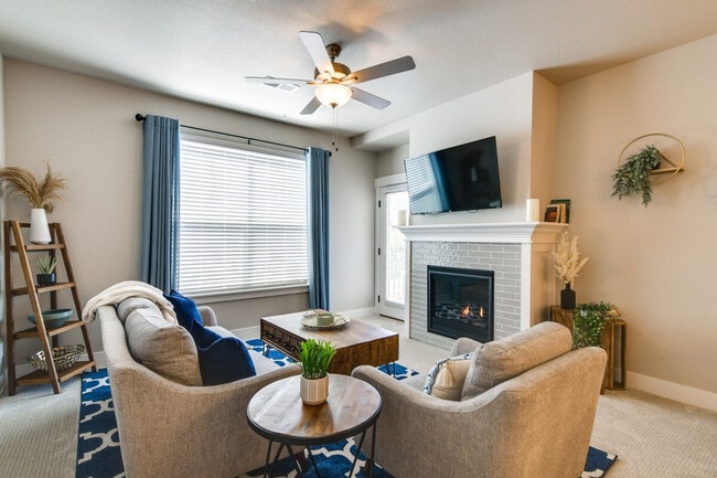 Building Photo - 4622 Hahns Peak Dr