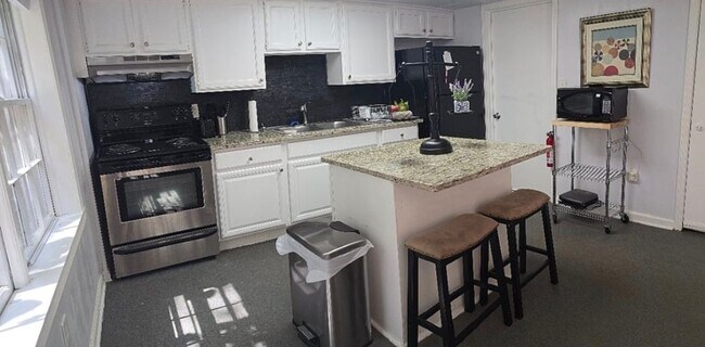 Foto del edificio - 1152 Arlington Pkwy NE