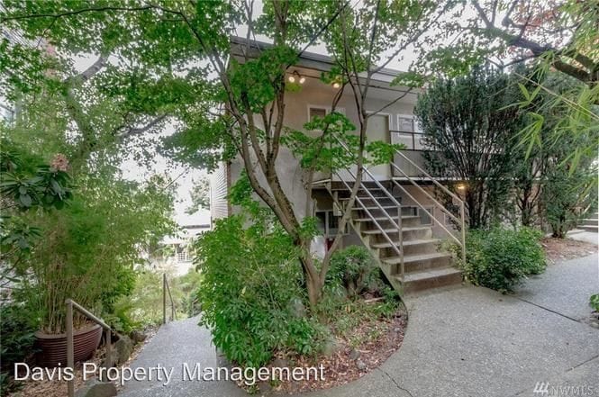 Primary Photo - 3 br, 1 bath House - 632 13th Ave E Unit #9