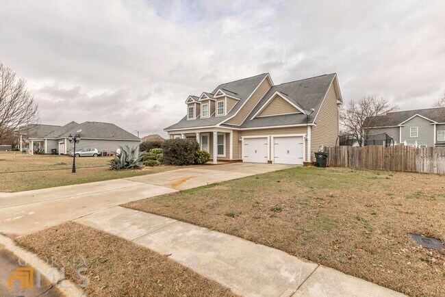 Foto del edificio - 302 Meyers Lake Dr