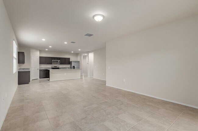 Foto del edificio - Like new home with pristine interior!