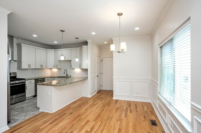 Building Photo - 412A 37th Ave N