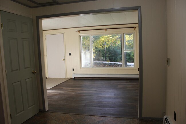 Foto del edificio - 247 Bean Hill Rd