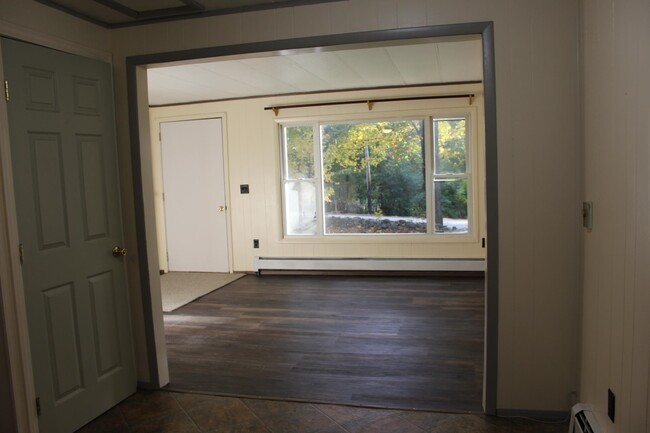 Building Photo - 247 Bean Hill Rd