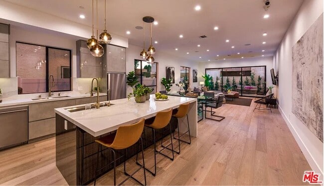 Foto del edificio - 1637 S Sherbourne Dr