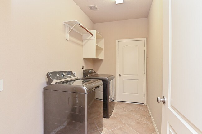 Foto del edificio - 11535 Elizabeth Brook Dr