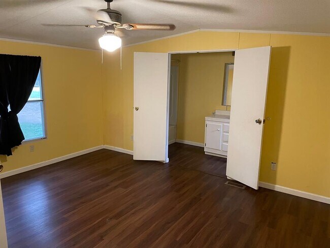 Foto del edificio - 404 Fordtrand St