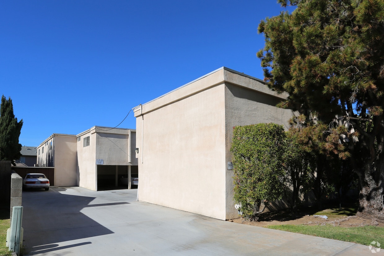 Building Photo - Valley House Apartments