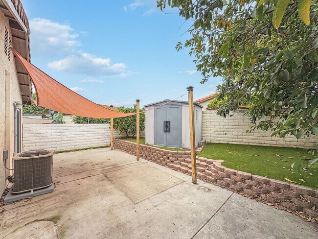 Foto del edificio - SD: Comfortable 3BD/2BA Home in Oceanside with Community Pool, 2-Car Garage & Walking Trails