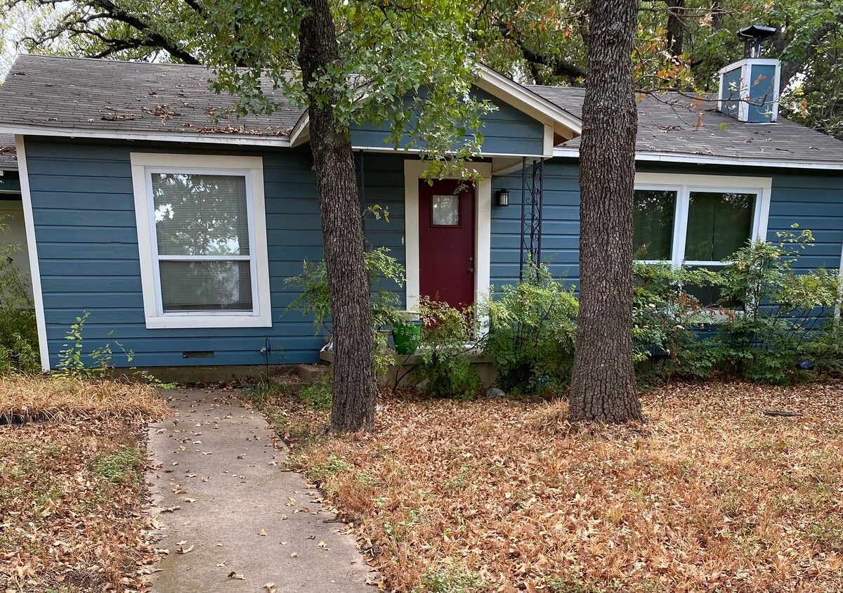 Primary Photo - 1213 Lindsey Street